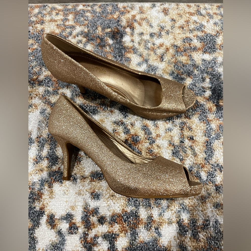 Women’s Dream Pairs Gold Glitter Heels